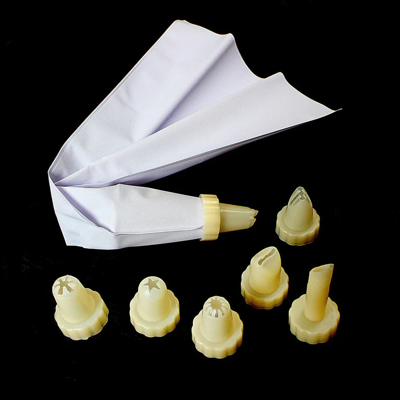 Standard Icing Bag Attached With 7 Nozzles (24 Pcs )